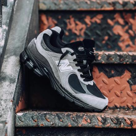 ニューバランス 2002R グレー/ブラック