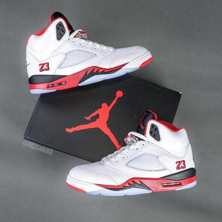  ナイキ エアジョーダン 5 ファイヤー レッド "ブラックタン"